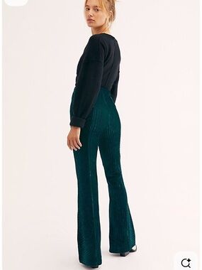 FREE PEOPLE PENNY PULL ON VELVET FLARES